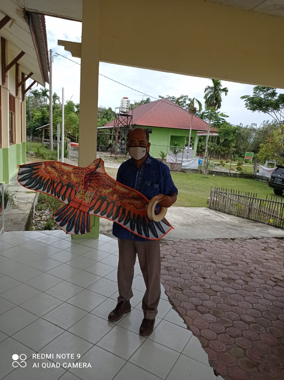 LAYANG BATIK NASIONAL DENGAN POLA UNIK HASIL KERAJINAN PEMUDA PEMUDI GAMPONG KOTA PALAK